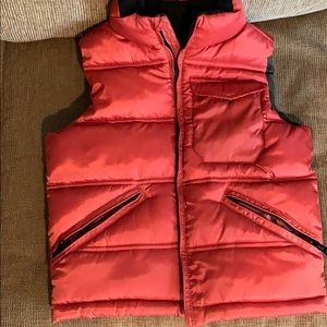 GAP boys girls puff vest. EUC, minor repair XS 4-5